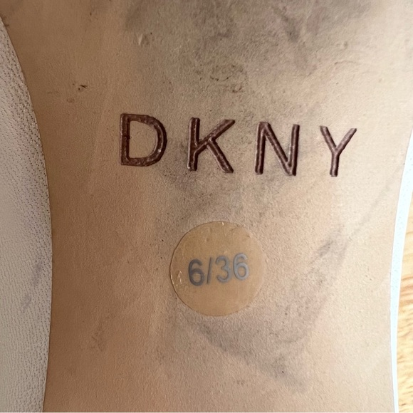 🌺HOST PICKx2🌺 DKNY Creamy White Loafers - Size 6 - Picture 12 of 12